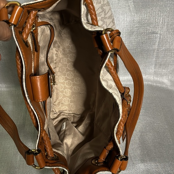 MICHAEL KORS JET SET VANILLA LARGE GATHERED TOTE HANDBAG GOOD CONDITION. - Picture 6 of 8